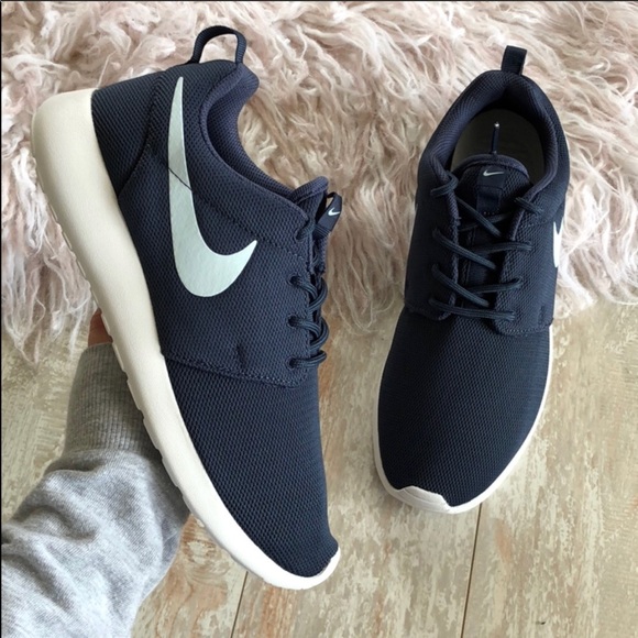 NWT Nike Roshe one navy - Picture 6 of 7